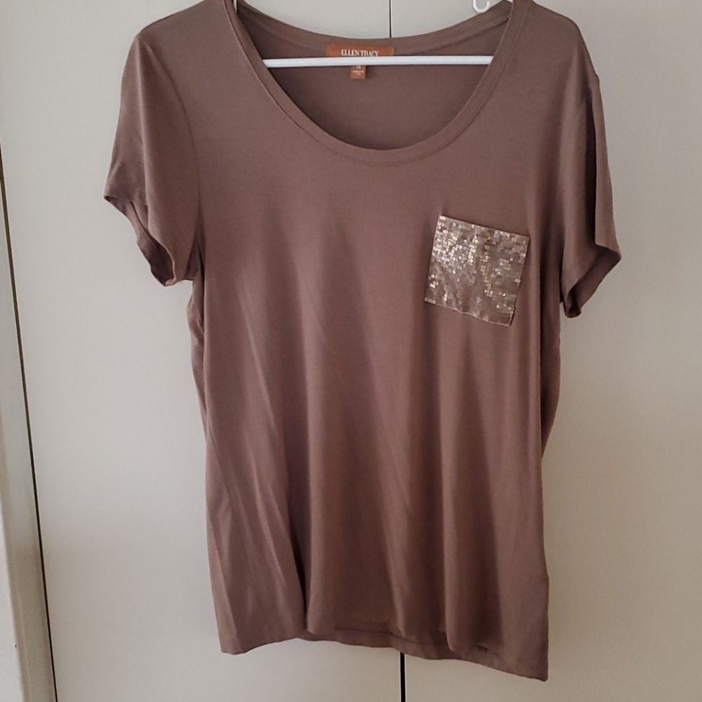 Ellen Tracy sequence pocket short sleeve t-shirt